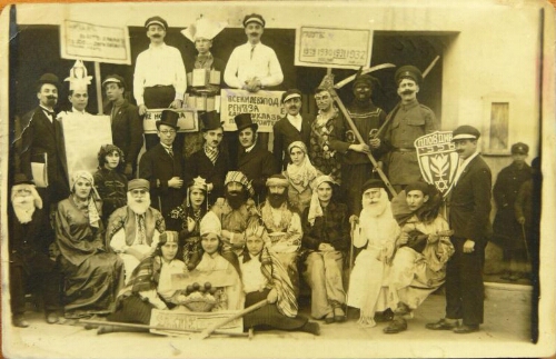 Membres du macabi de Plovdiv (Philippopoli) déguisés pour pourim